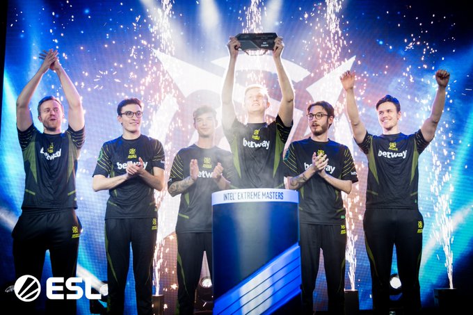 他们在公开 他们在公开