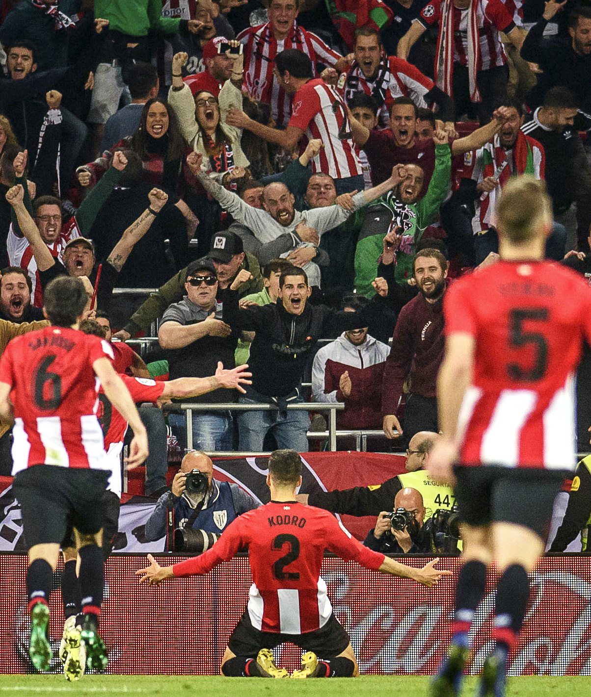 它更像一面 它更像一面